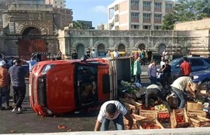 بيتخانقوا
      على
      أولوية
      المرور..
      القبض
      على
      سائق
      نقل
      دهس
      شخصا
      في
      مشاجرة
      بالمرج - نجوم مصر